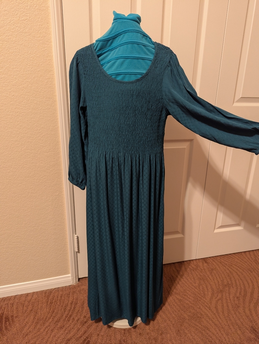 Croft And Barrow Women’s Teal Long Sleeve Maxi Dress Smocked Bodice